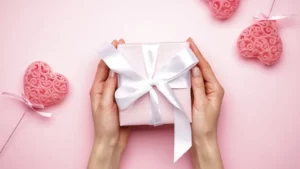 🎁 ۱۰ ایده جذاب کادو ولنتاین برای دختران و پسران 🎁